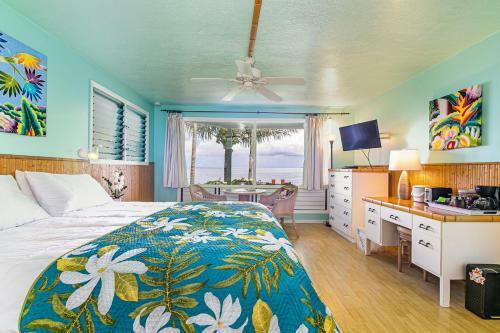 Hale Kai Hawaii Suites - Bamboo Room