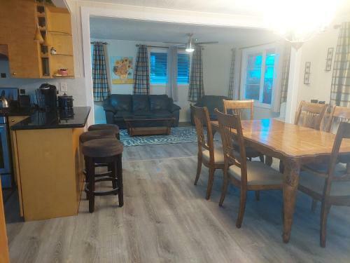 Lei Ohana, Upstairs Unit