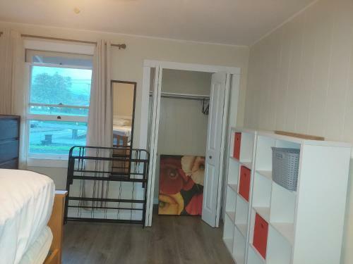 Lei Ohana, Upstairs Unit