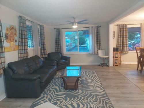 Lei Ohana, Upstairs Unit