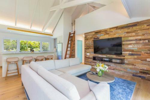Ka Hale Olu At Anini Beach Home