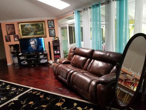 Hostal Valushas Best 4 Bedroom 3 Bathroom