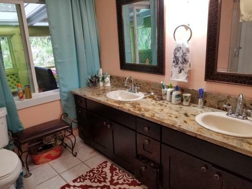 Hostal Valushas Best 4 Bedroom 3 Bathroom