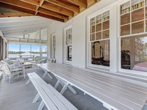 Large Tybee Beach Home On Back River With Private Dock Heated Pool Access!