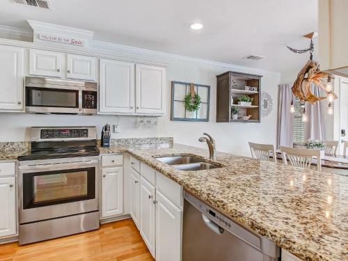 Heated Pool Access Perfectly Located Tybee Condo Short Walk To Beach & More!