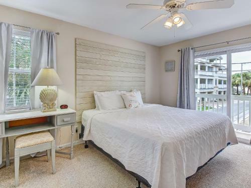 Heated Pool Access Perfectly Located Tybee Condo Short Walk To Beach & More!