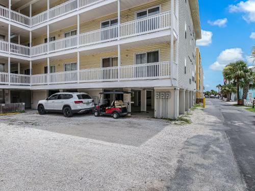 Heated Pool Access Perfectly Located Tybee Condo Short Walk To Beach & More!