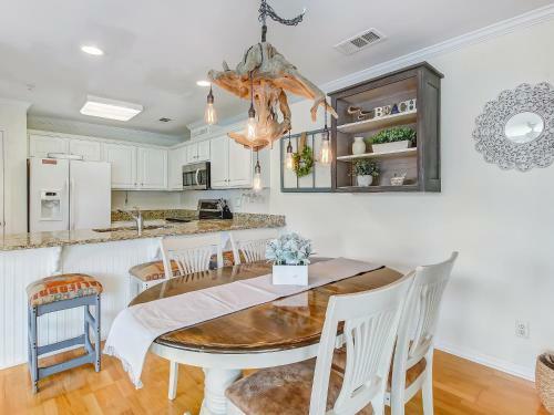 Heated Pool Access Perfectly Located Tybee Condo Short Walk To Beach & More!