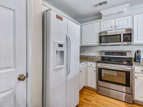 Heated Pool Access Perfectly Located Tybee Condo Short Walk To Beach & More!