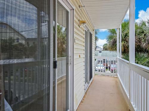 Heated Pool Access Perfectly Located Tybee Condo Short Walk To Beach & More!