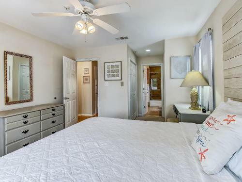 Heated Pool Access Perfectly Located Tybee Condo Short Walk To Beach & More!