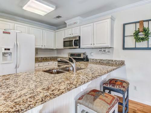 Heated Pool Access Perfectly Located Tybee Condo Short Walk To Beach & More!