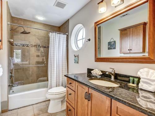 Heated Pool Access Perfectly Located Tybee Condo Short Walk To Beach & More!