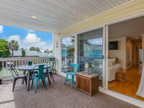 Heated Pool Access Perfectly Located Tybee Condo Short Walk To Beach & More!