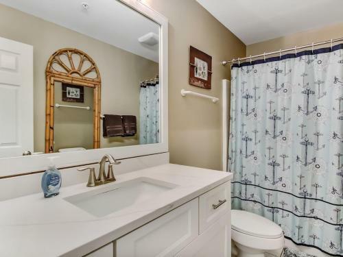 New Listing! Ocean Views, Heated Pool Access, Steps To Beach, Tybee Pier, Restaurants, And Shops!