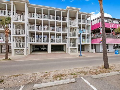 New Listing! Ocean Views, Heated Pool Access, Steps To Beach, Tybee Pier, Restaurants, And Shops!