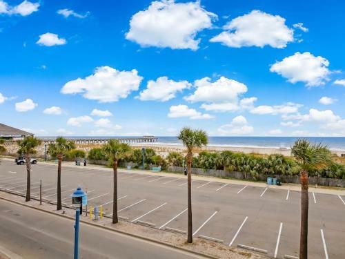 New Listing! Ocean Views, Heated Pool Access, Steps To Beach, Tybee Pier, Restaurants, And Shops!