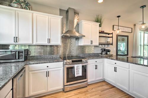 Bright Tybee Island Townhome Walk To Beach!