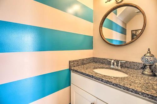 Bright Tybee Island Townhome Walk To Beach!