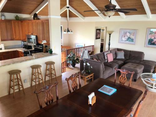 Ocean Breeze Kona Home