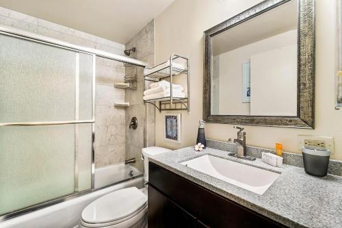 Kona Plaza 215