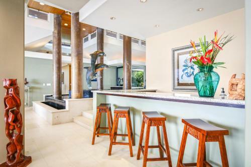 Dolphin House - Hawaii