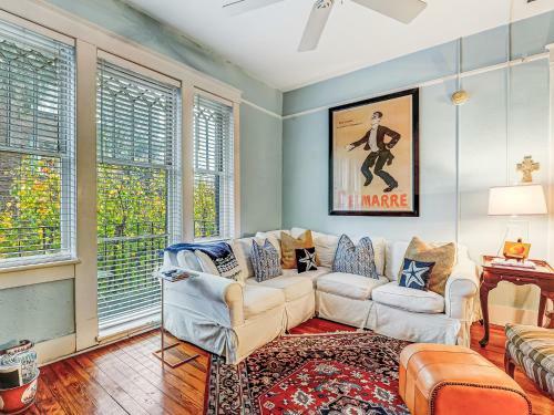 Whimsical Getaway Steps From Broughton, Heated Pool Access, By Southern Belle Savannah