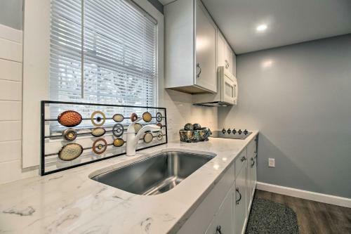Modern Savannah Abode, 3 Mi To River Street!