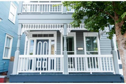 Montgomery House Lower By Lucky Savannah