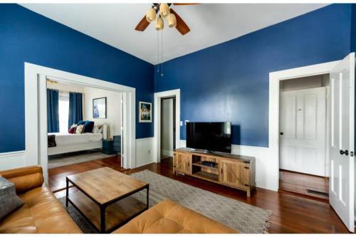 Montgomery House Lower By Lucky Savannah