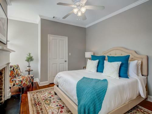 Brand New Listing! Heated Pool Access Walk! Everywhere In Downtown Savannah!