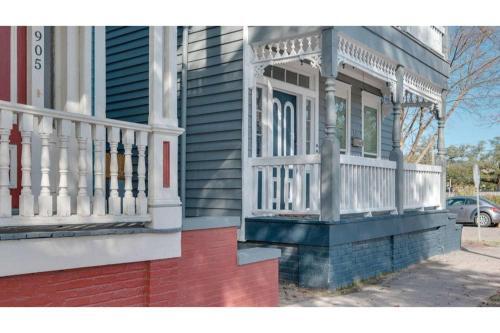 Montgomery House Upper By Lucky Savannah