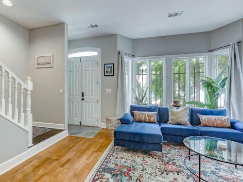 Brand New Listing! Heated Pool Access! Main House 2 Blocks From Forsyth Park!