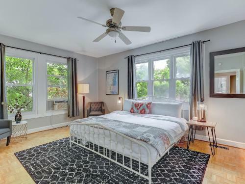 Brand New Listing! Heated Pool Access! Main House 2 Blocks From Forsyth Park!