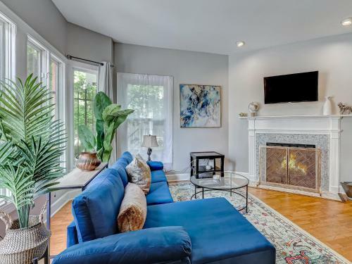 Brand New Listing! Heated Pool Access! Main House 2 Blocks From Forsyth Park!