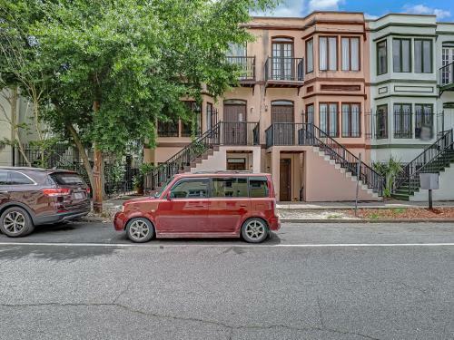 Brand New Listing! Heated Pool Access! Main House 2 Blocks From Forsyth Park!