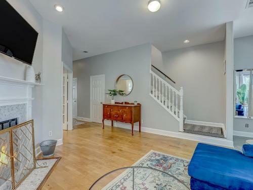 Brand New Listing! Heated Pool Access! Main House 2 Blocks From Forsyth Park!