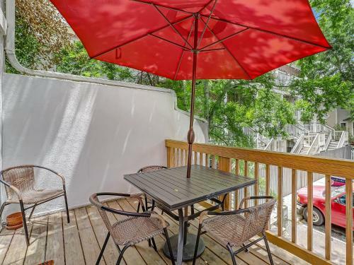 Brand New Listing! Heated Pool Access! Main House 2 Blocks From Forsyth Park!