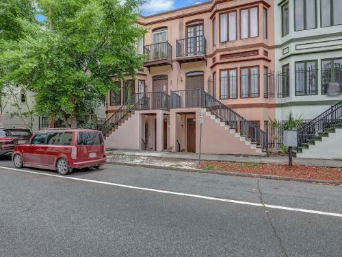 Brand New Listing! Heated Pool Access! Main House 2 Blocks From Forsyth Park!