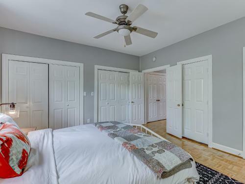 Brand New Listing! Heated Pool Access! Main House 2 Blocks From Forsyth Park!