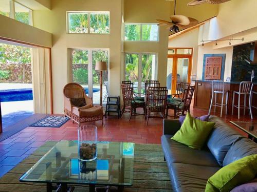 Villa Aloha - Perfect Oceanfront Retreat