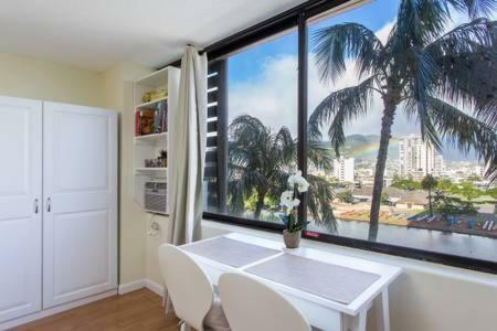 Apartamento Hawaiian Monarch Upgraded Modern Studio