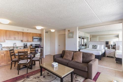 Tower 2 Suite 3709 - Qqp Home