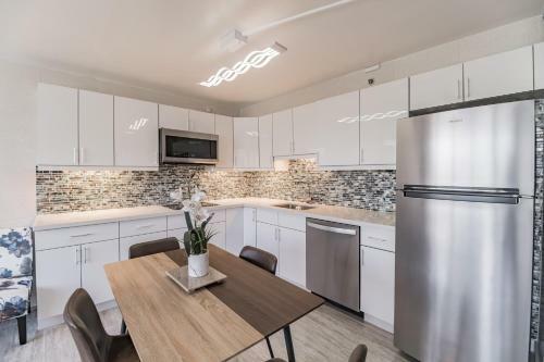 Waikiki Banyan 2 Bedroom Condo-suite Home