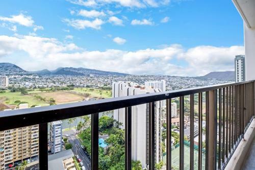 Waikiki Banyan 2 Bedroom Condo-suite Home