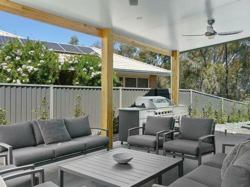 The Pool House On Black Bull - 8 Single Beds