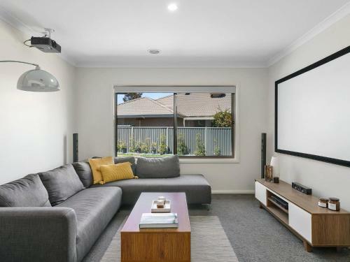 The Pool House On Black Bull - 8 Single Beds