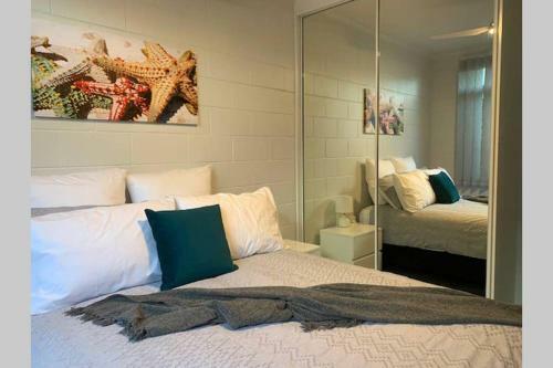 Listen To The Ocean From Courtyard. Wi-fi Included