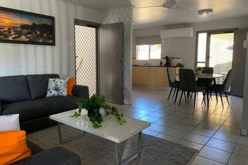 Listen To The Ocean From Courtyard. Wi-fi Included
