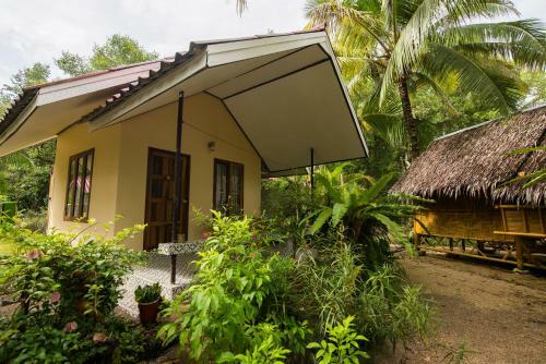 Hotel Bananas Resort & Restaurant